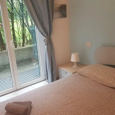Girasole - Beachfront With Private Garden & Direct Access * Lierna