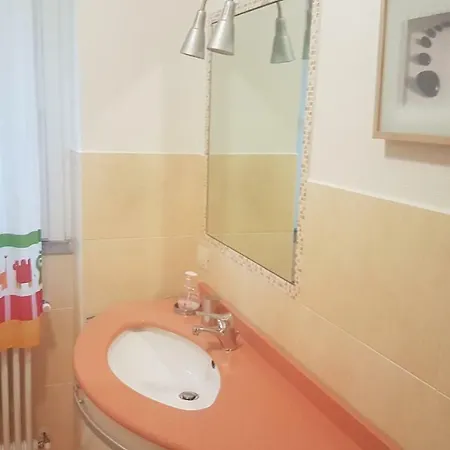 Girasole - Beachfront With Private Garden & Direct Access Lierna